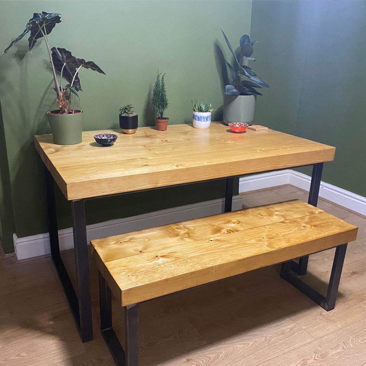 Mesa de jantar rústica estilo industrial 65mm madeira maciça e pernas de aço | Laje Velha Grossa TAB011