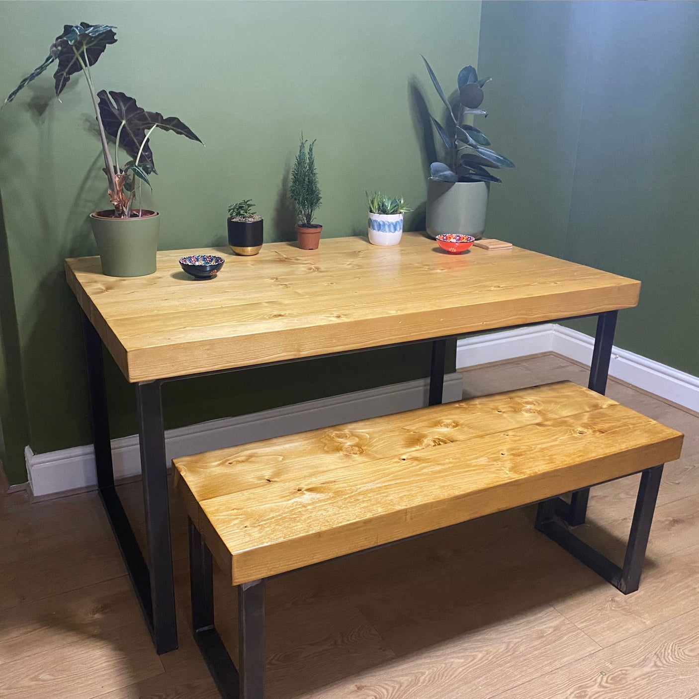 Mesa de jantar rústica estilo industrial 65mm madeira maciça e pernas de aço | Laje Velha Grossa TAB011