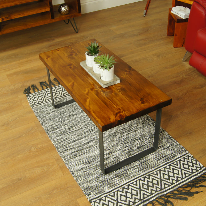 Mesa de centro estilo industrial vintage rústico em madeira maciça CO4