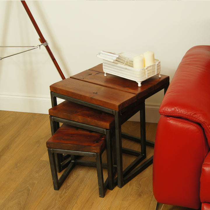 Nido de mesas de madera maciza Mesa auxiliar industrial Juego de cama hecho a mano para café NT002