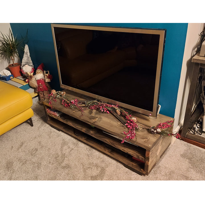 Klobiger rustikaler TV-Ständer aus massivem Kiefernholz mit Holzbeinen TV002